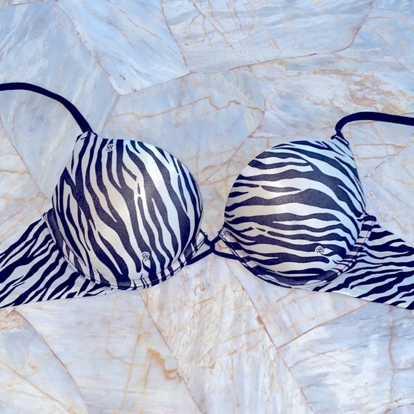 34B Victoria's Secret Bombshell Miraculous Push Up Bra -Adds 2 Cup Sizes